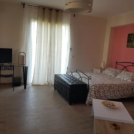 La Porta Dell'alcantara Bed & Breakfast *